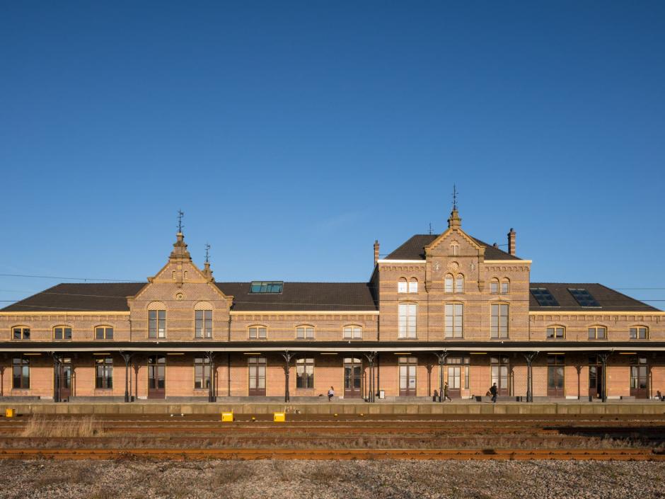 Aanzicht gerestaureerd station Geldermalsen (foto: Jannes Linders)